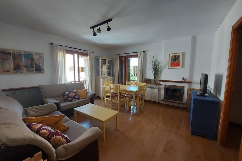 Casa Bihotz - Bonito Y Centrico Apartamento Con Garaje En Sallent Sallent de Gállego Eksteriør billede