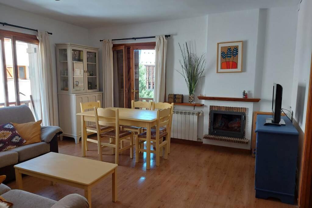Casa Bihotz - Bonito Y Centrico Apartamento Con Garaje En Sallent Sallent de Gállego Eksteriør billede